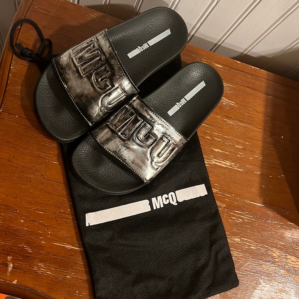 MCQ CHILDREN SLIDES SIZE 35 (around US Size 3 children)